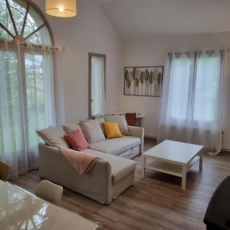 Du Grand Frêne Casa de Férias *